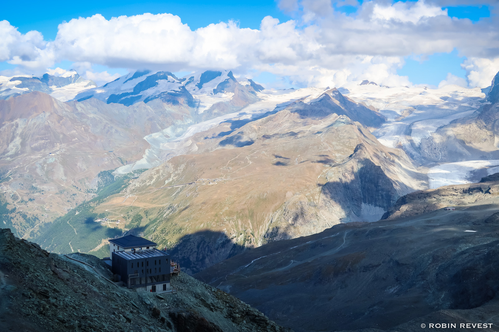 Refuge Hornli et vue sur le Dom des Mischabel Taschhorn et lAlphubel